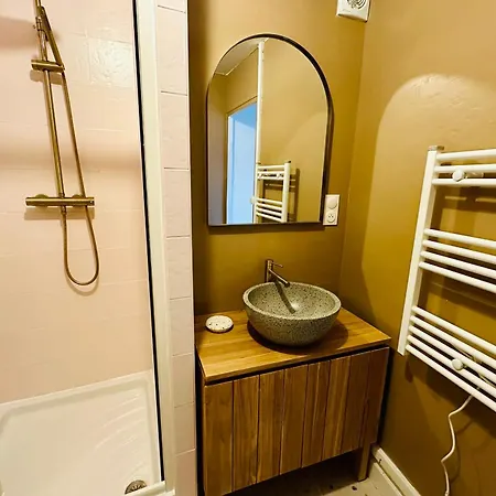 Captivating With Amenities Apartment *