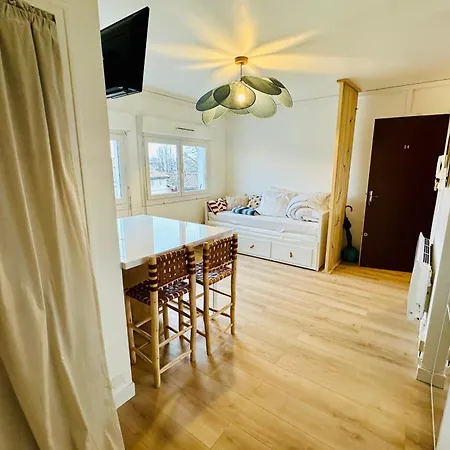 Apartment Captivating With Amenities *