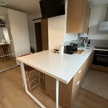 Captivating With Amenities Apartment Bordeaux